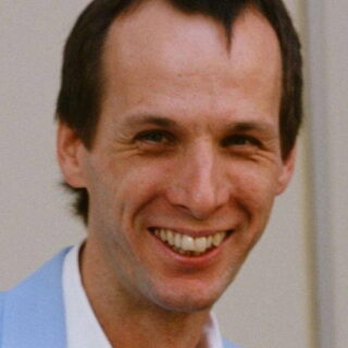 Едріан Белью